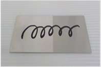 油性ペンで線を書きます